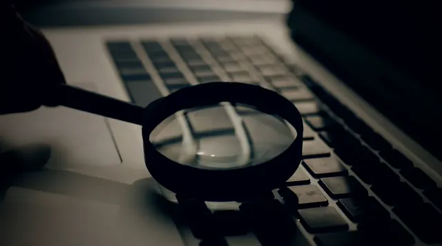 Cómo detectar reseñas falsas: patrones, perfiles, fechas y denuncia ante Google