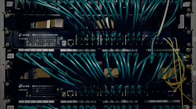 Webs alojadas fuera de la UE: whois, hosting, Cloudflare y vías de retirada
